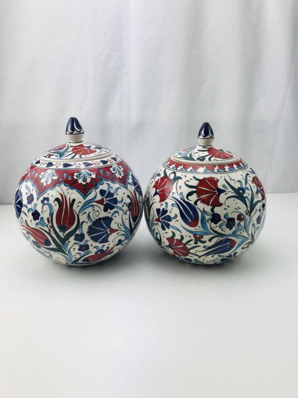 Beautiful Iznik 17 cm Diameter  Ceramic Globe  Vase / Jar with Lid - Image 3