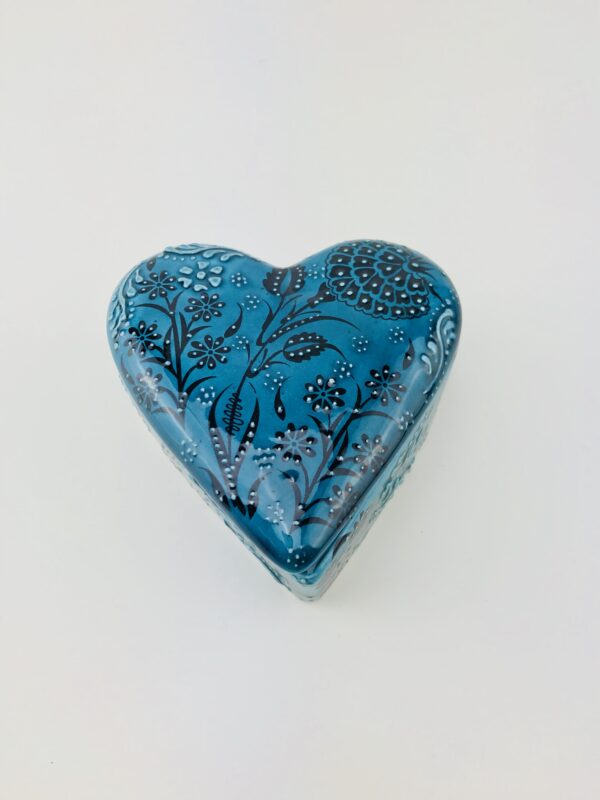 Vintage Heart Shape  Hand Made Ceramic Jewellery Box With Lid - Image 5