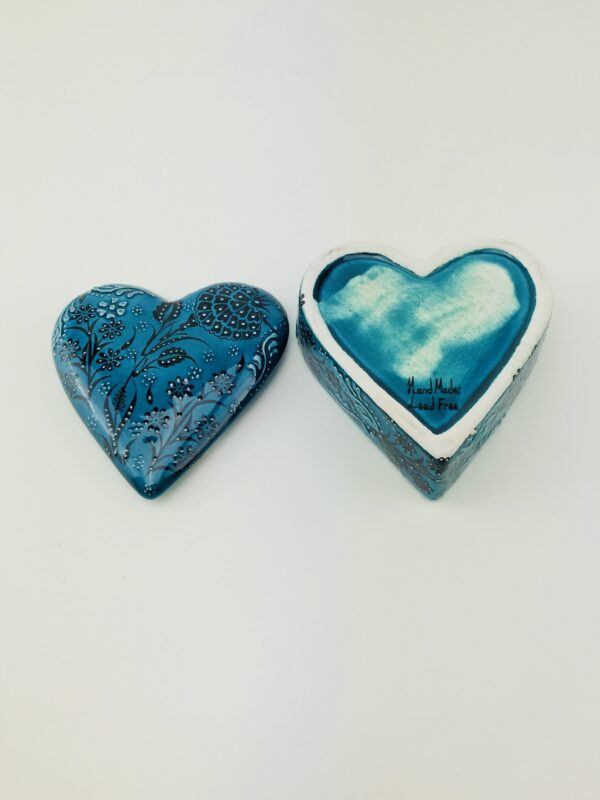 Vintage Heart Shape  Hand Made Ceramic Jewellery Box With Lid - Image 4