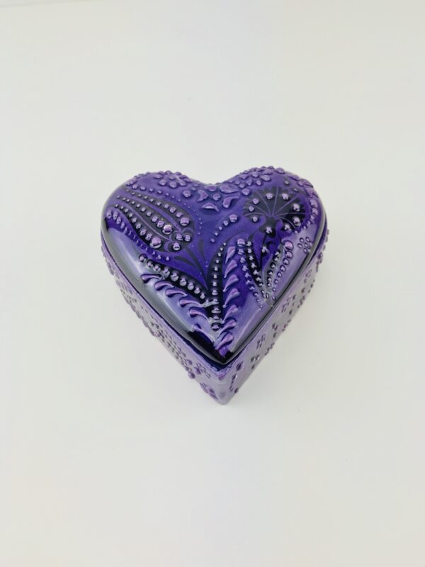 Vintage Heart Shape  Hand Made Ceramic Jewellery Box With Lid - Image 3